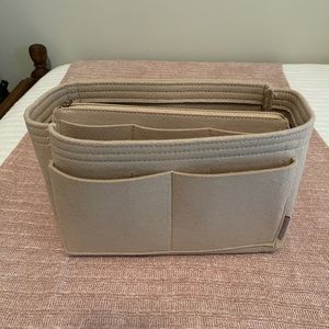 Tote organizer